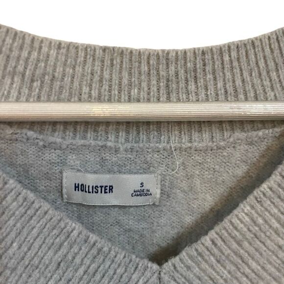 Hollister size small gray V-neck sweater Jimmy - Picture 4 of 4